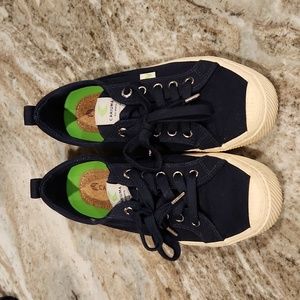 Cariuma Navy blue sneakers, 7.5